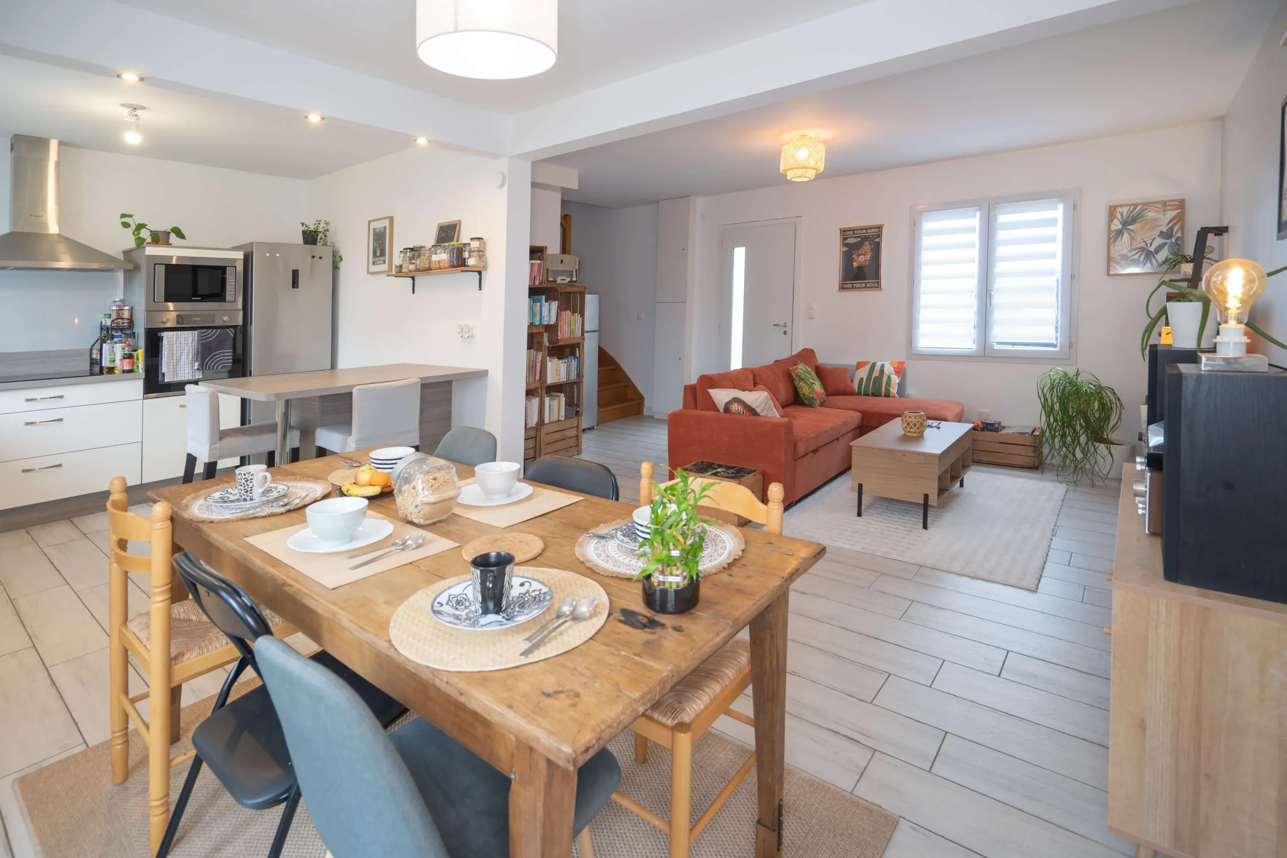 Vue d'un logement Airbnb moderne à Angers géré par une conciergerie professionnelle.